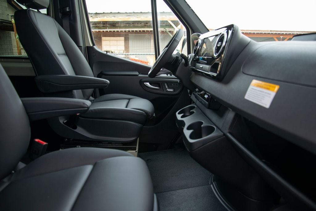 Thumbnail: 2026 Mercedes-Benz Sprinter - 15