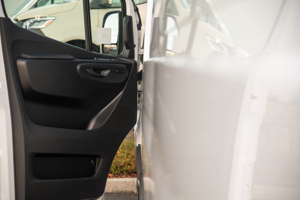 Thumbnail: 2025 Mercedes-Benz Sprinter - 25