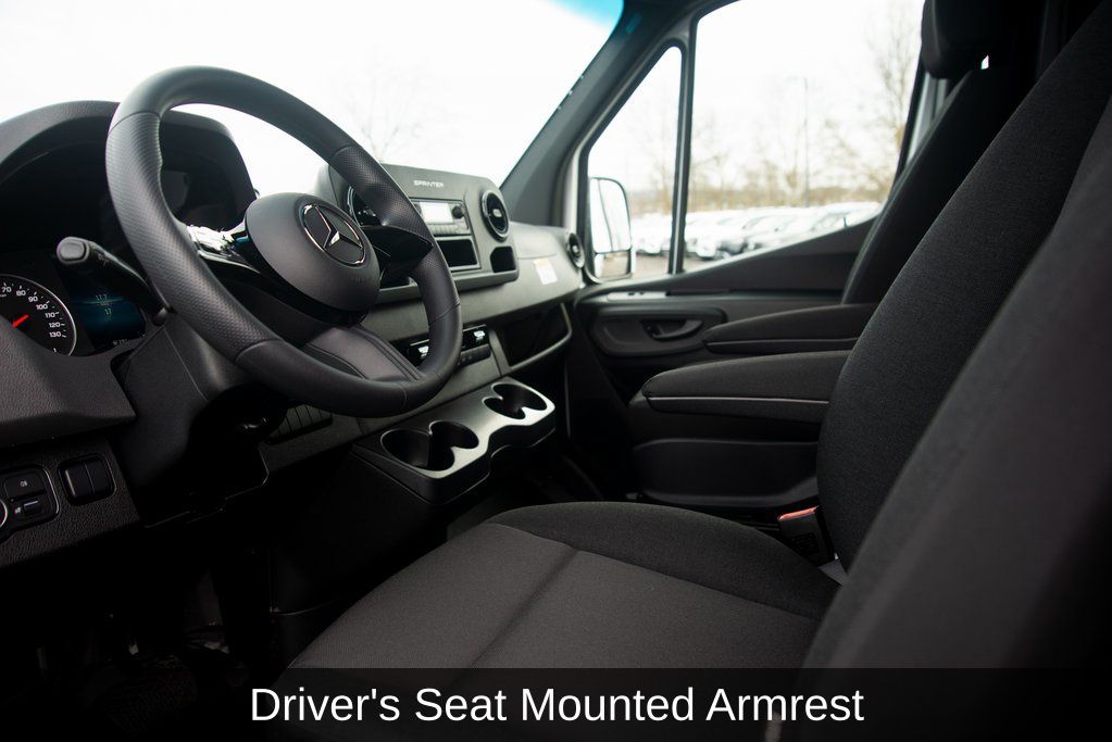 Thumbnail: 2025 Mercedes-Benz Sprinter - 32