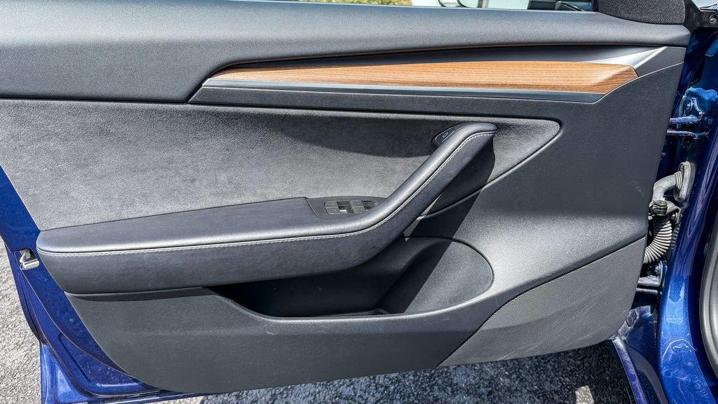 Thumbnail: 2023 Tesla Model 3 - 19