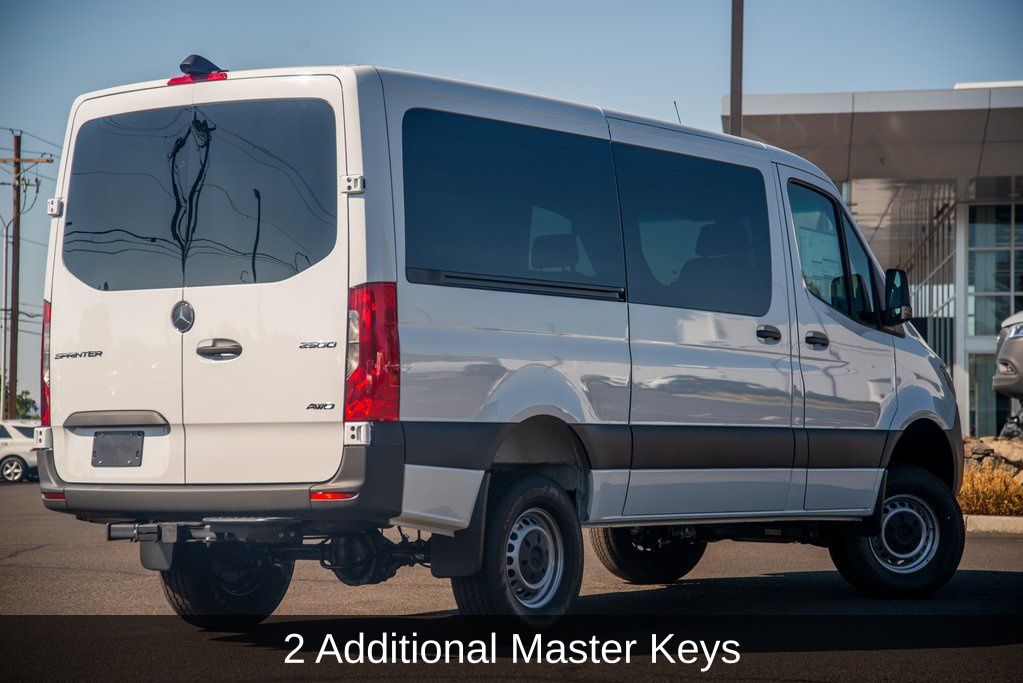 Thumbnail: 2025 Mercedes-Benz Sprinter - 10