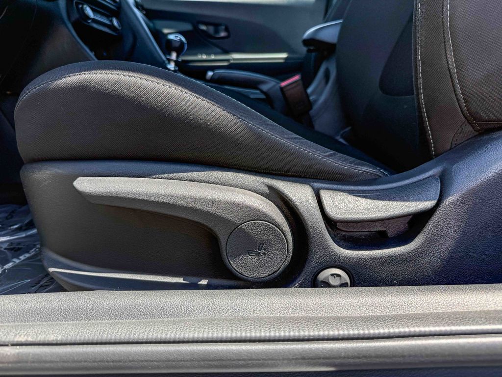 Thumbnail: 2020 Hyundai Veloster - 21