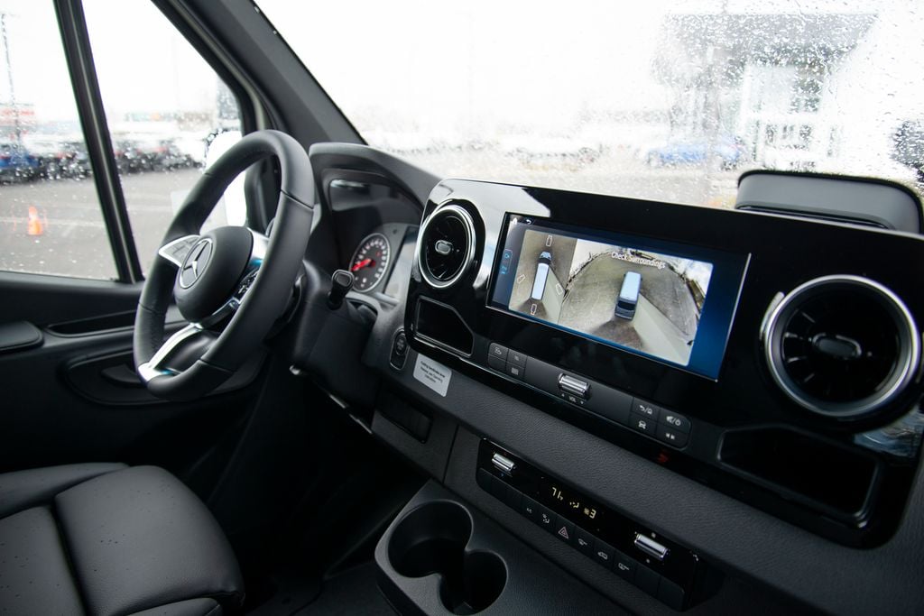 Thumbnail: 2026 Mercedes-Benz Sprinter - 16