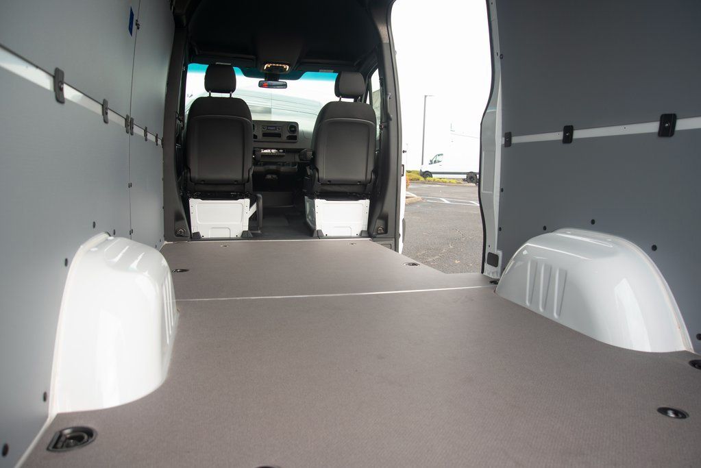 Thumbnail: 2025 Mercedes-Benz Sprinter - 38