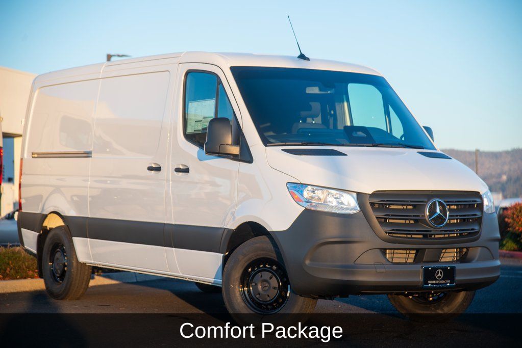 Thumbnail: 2025 Mercedes-Benz Sprinter - 3