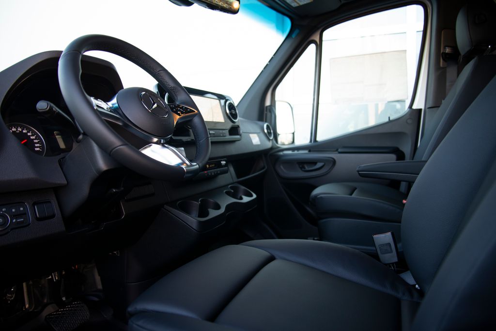 Thumbnail: 2026 Mercedes-Benz Sprinter - 12