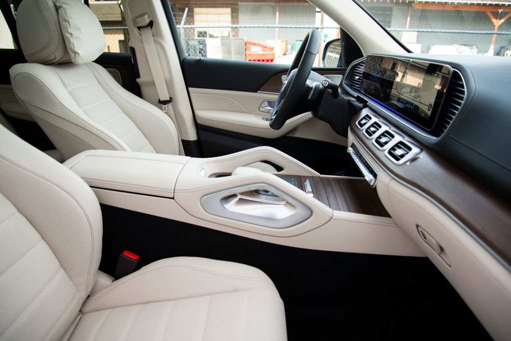 Thumbnail: 2026 Mercedes-Benz GLE - 19