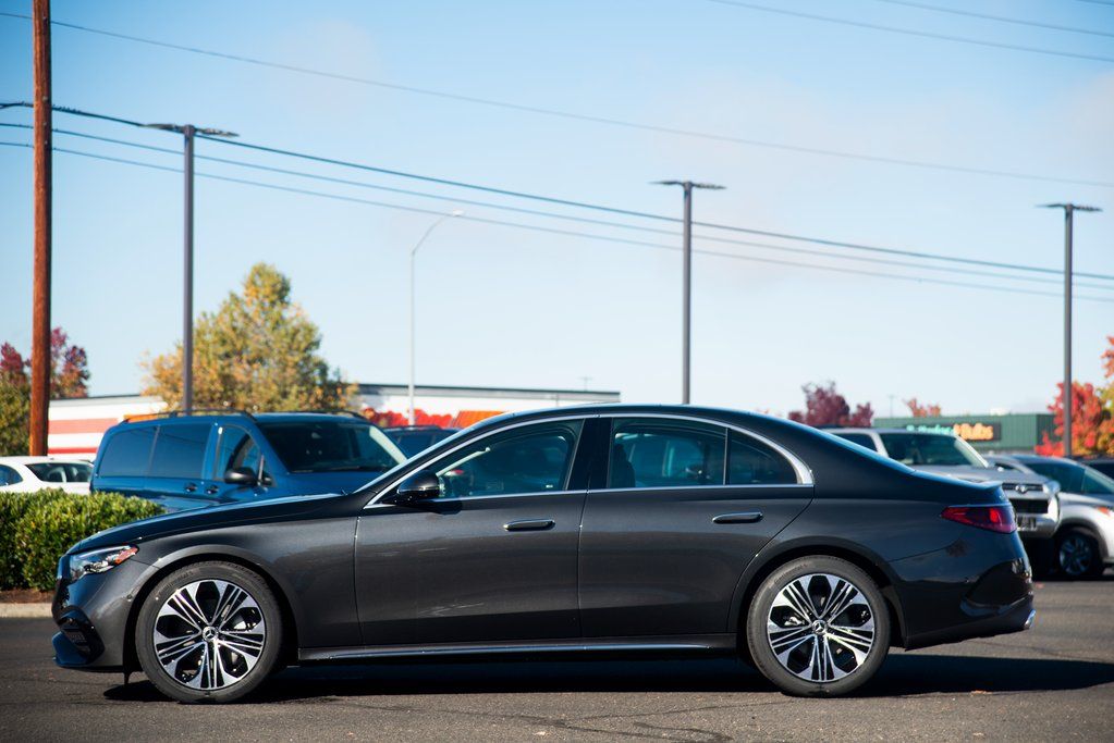 Thumbnail: 2025 Mercedes-Benz E-Class - 10