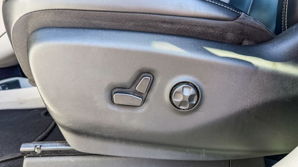 Thumbnail: 2023 Chrysler Pacifica - 21