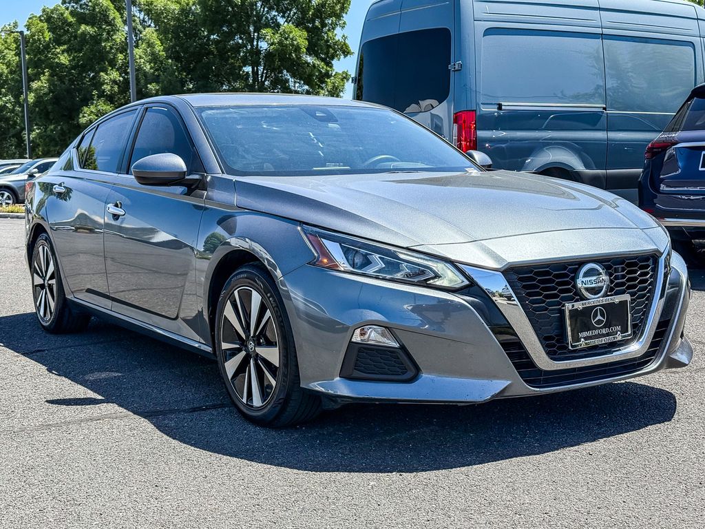 Thumbnail: 2022 Nissan Altima - 4