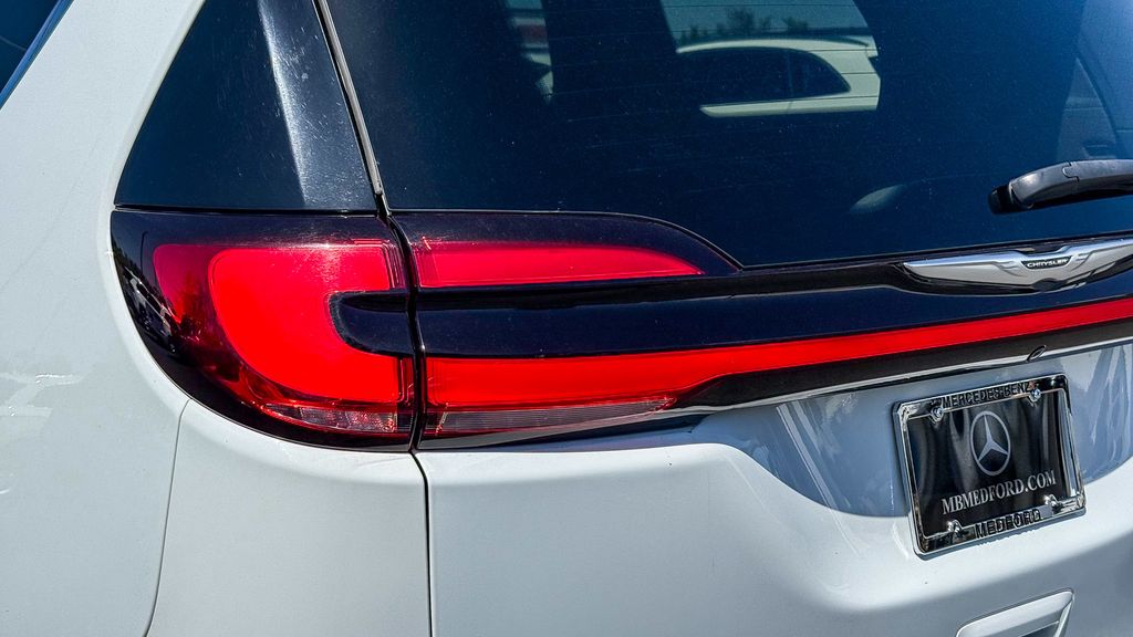 Thumbnail: 2023 Chrysler Pacifica - 8