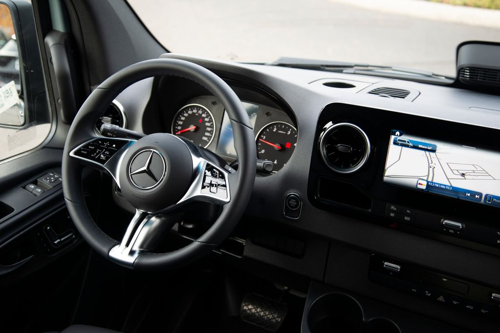 Thumbnail: 2025 Mercedes-Benz Sprinter - 16