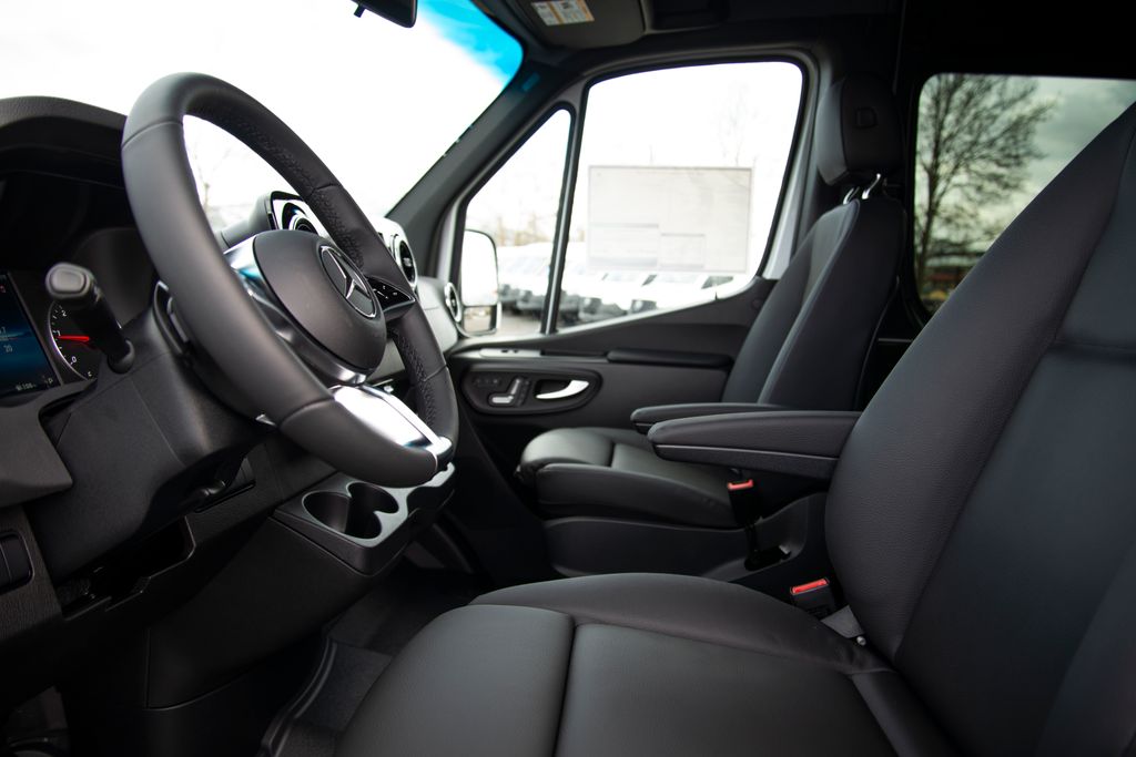 Thumbnail: 2026 Mercedes-Benz Sprinter - 13