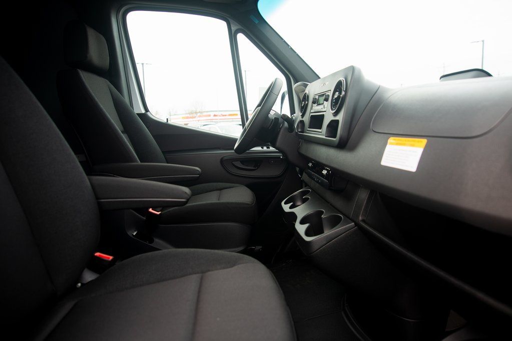 Thumbnail: 2025 Mercedes-Benz Sprinter - 35