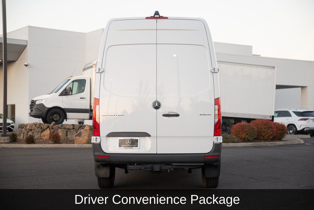 Thumbnail: 2025 Mercedes-Benz Sprinter - 4