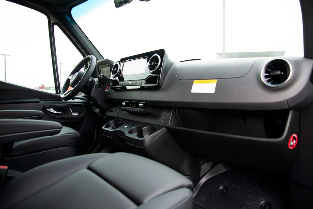 Thumbnail: 2026 Mercedes-Benz Sprinter - 14