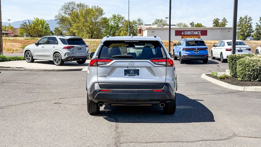 Thumbnail: 2025 Toyota RAV4 - 8