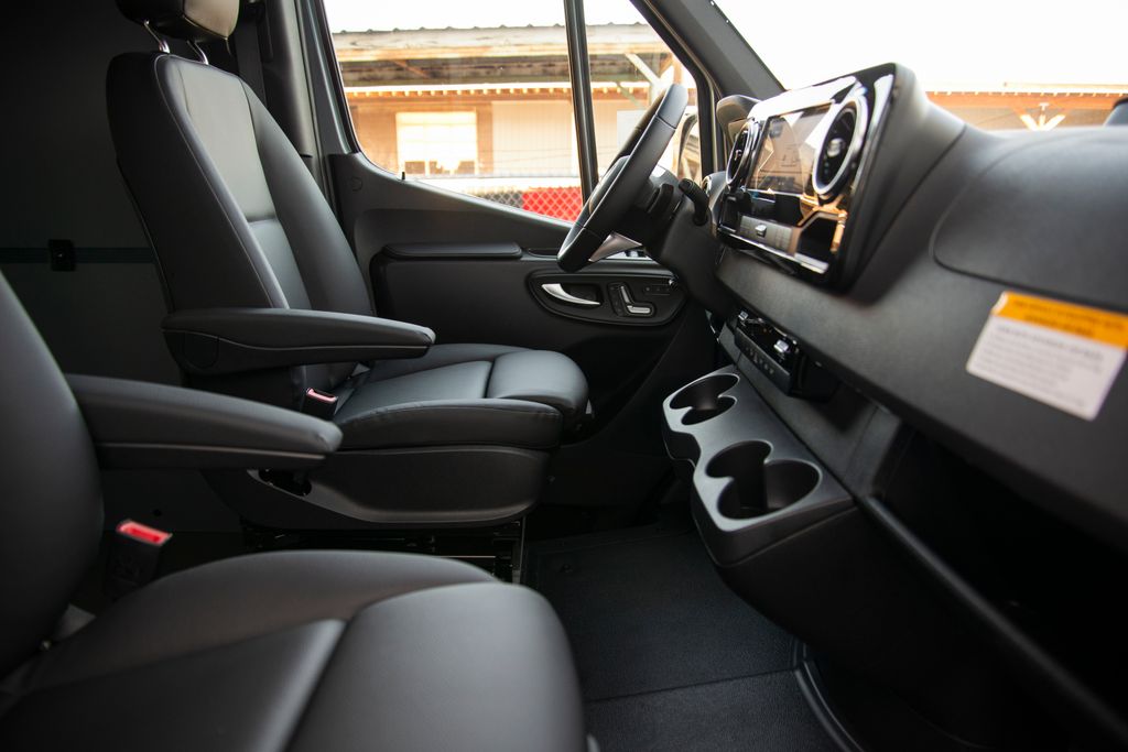 Thumbnail: 2026 Mercedes-Benz Sprinter - 15