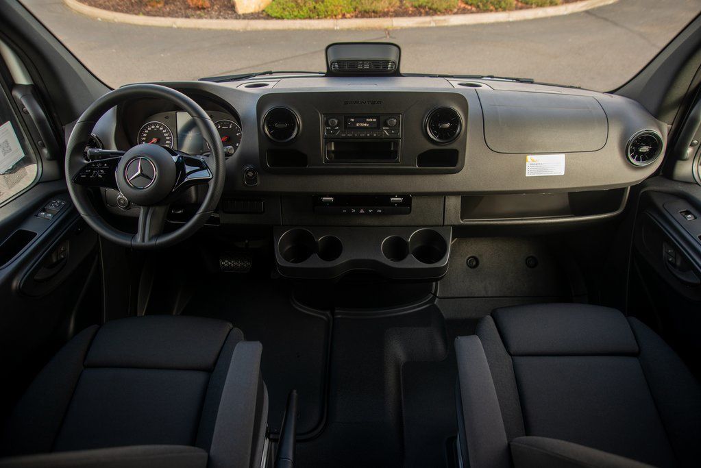 Thumbnail: 2025 Mercedes-Benz Sprinter - 38