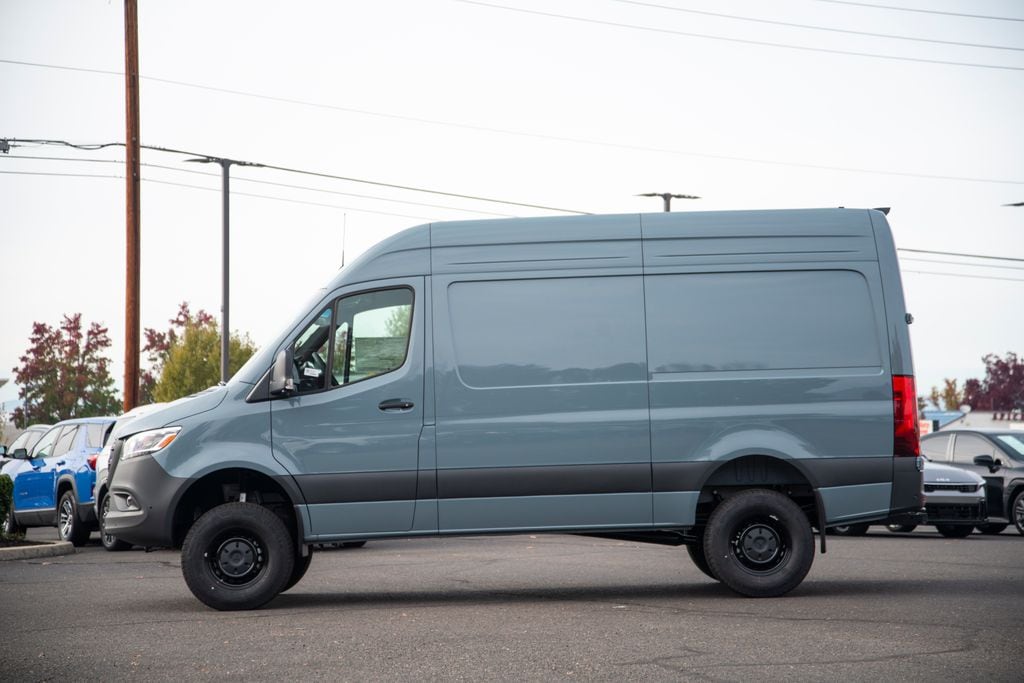 Thumbnail: 2025 Mercedes-Benz Sprinter - 6