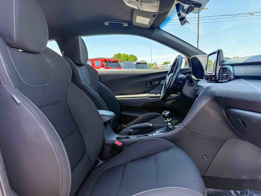 Thumbnail: 2020 Hyundai Veloster - 16