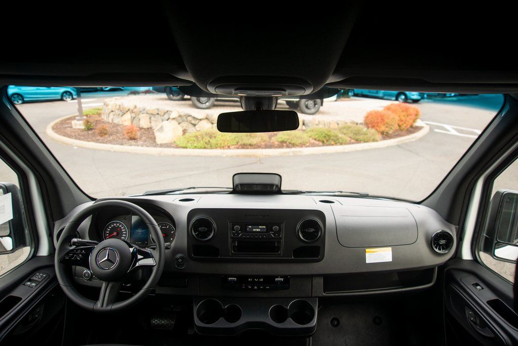 Thumbnail: 2025 Mercedes-Benz Sprinter - 38