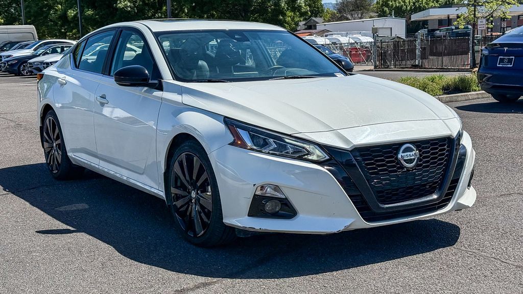 Thumbnail: 2022 Nissan Altima - 5