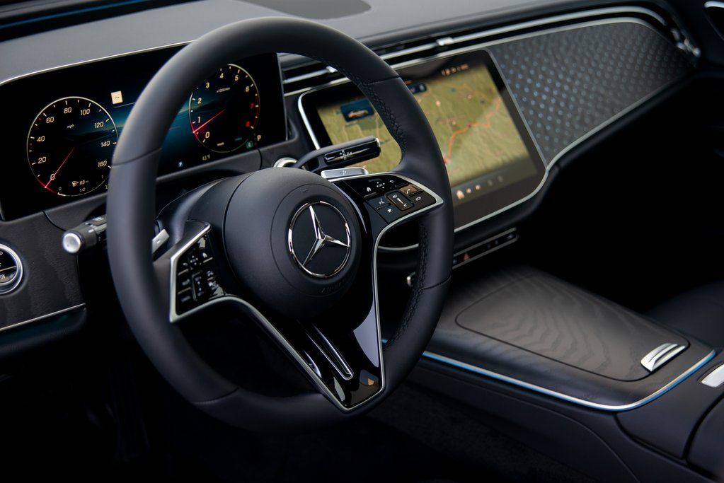 Thumbnail: 2025 Mercedes-Benz E-Class - 32