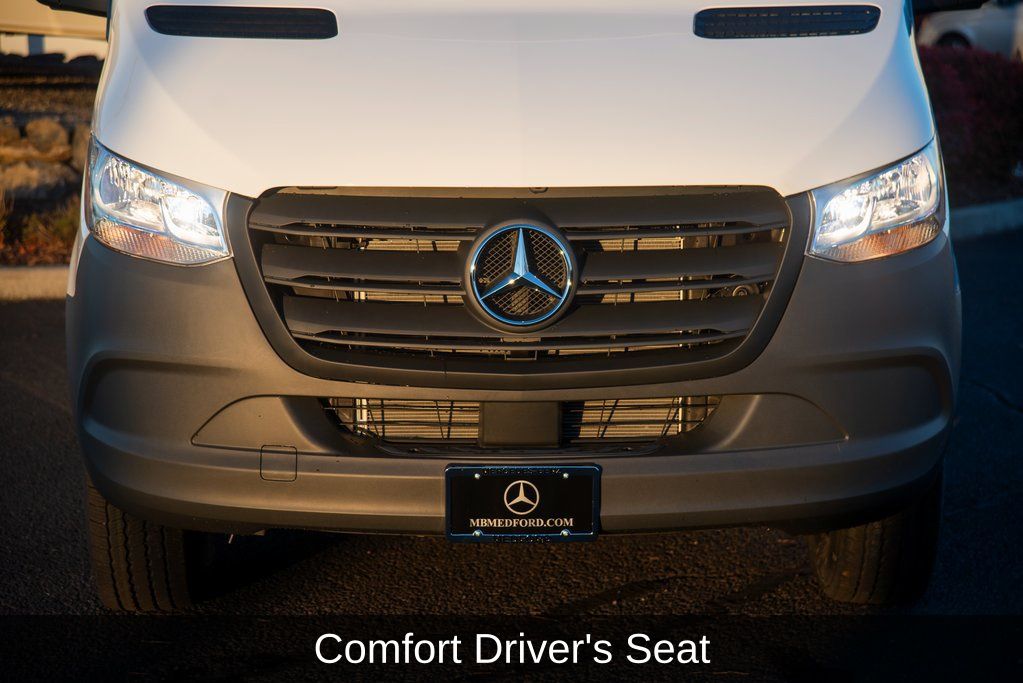 Thumbnail: 2025 Mercedes-Benz Sprinter - 14