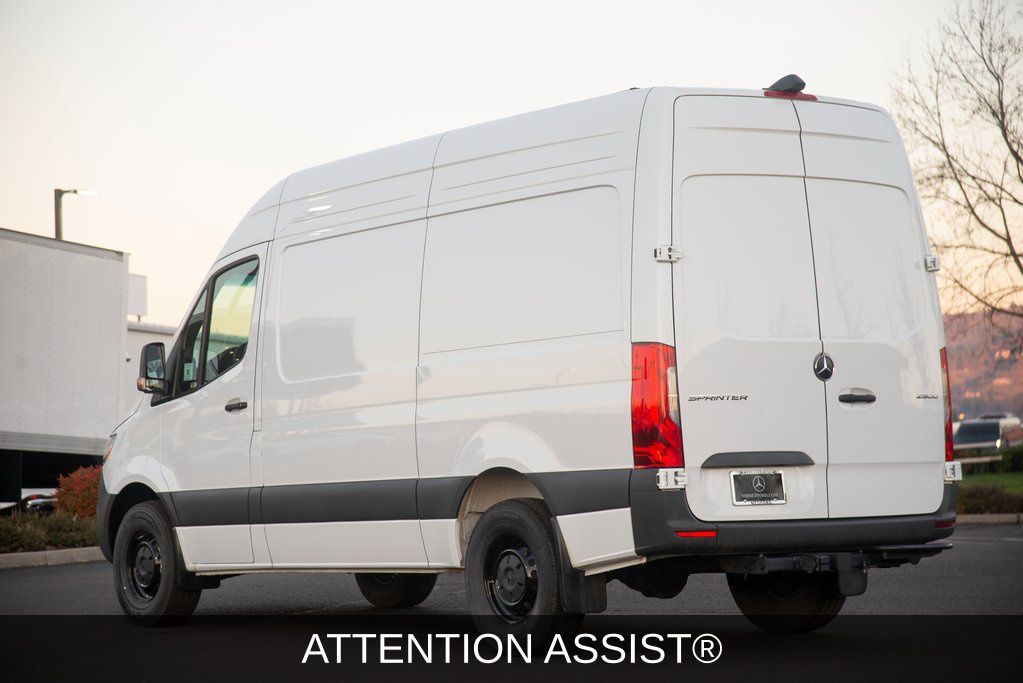 Thumbnail: 2025 Mercedes-Benz Sprinter - 11