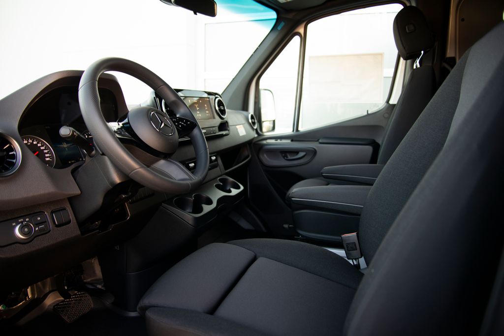 Thumbnail: 2026 Mercedes-Benz Sprinter - 11