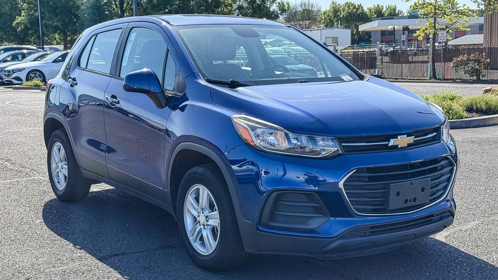Thumbnail: 2017 Chevrolet Trax - 5
