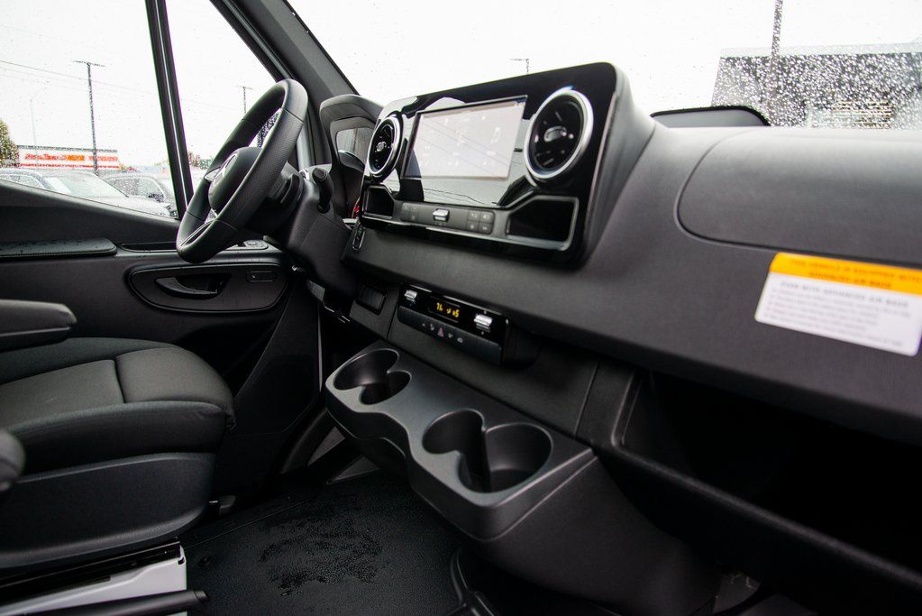 Thumbnail: 2026 Mercedes-Benz Sprinter - 13