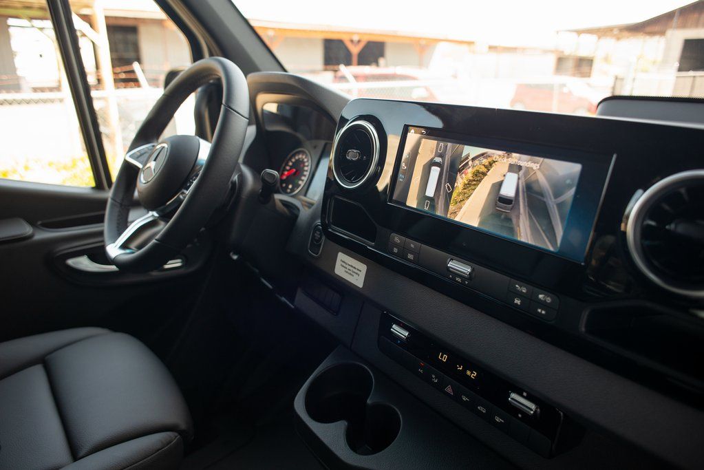 Thumbnail: 2025 Mercedes-Benz Sprinter - 18