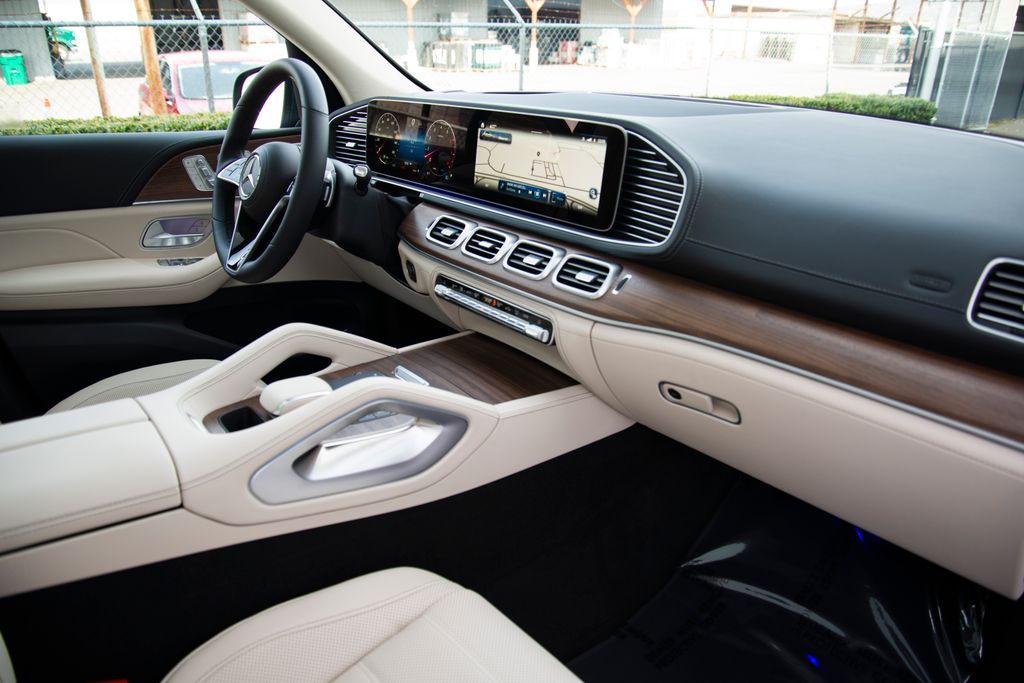 Thumbnail: 2026 Mercedes-Benz GLE - 18