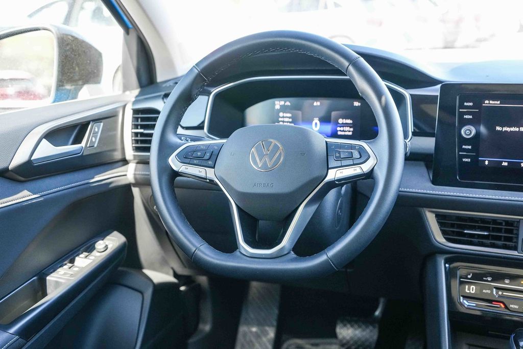 Thumbnail: 2025 Volkswagen Taos - 17