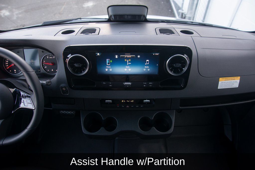 Thumbnail: 2025 Mercedes-Benz Sprinter - 32