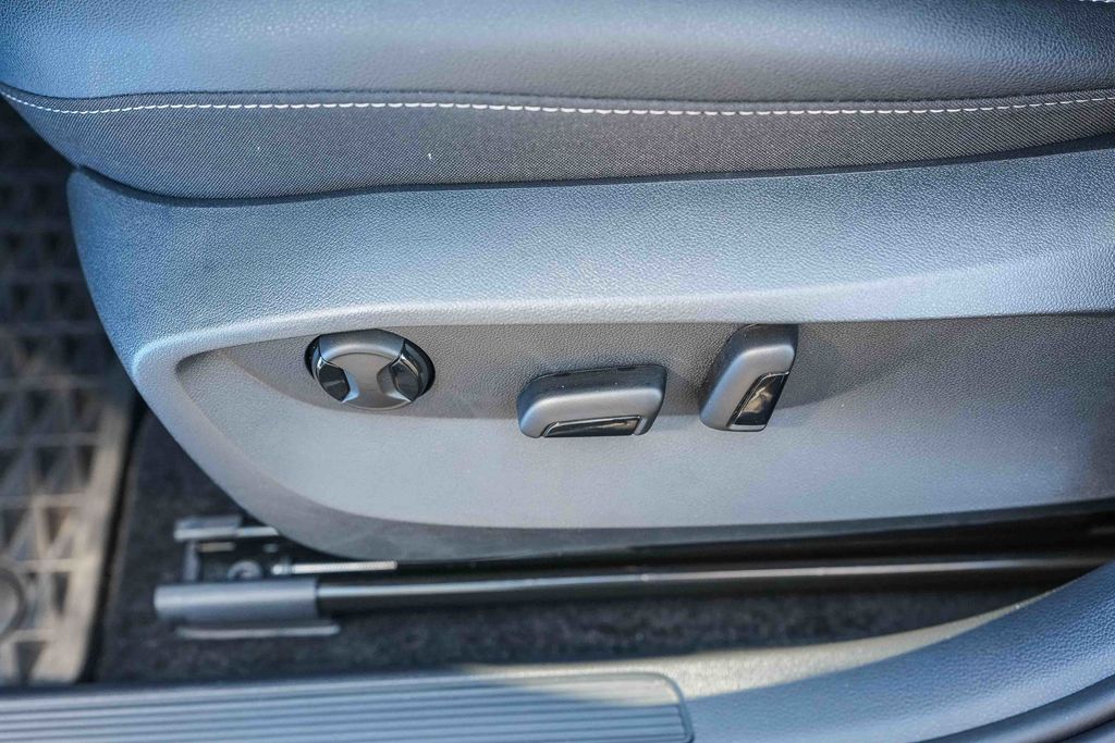 Thumbnail: 2025 Volkswagen Taos - 23