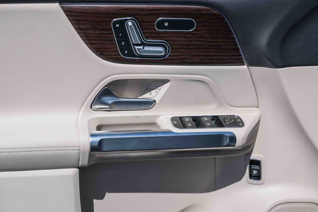 Thumbnail: 2026 Mercedes-Benz GLB - 22