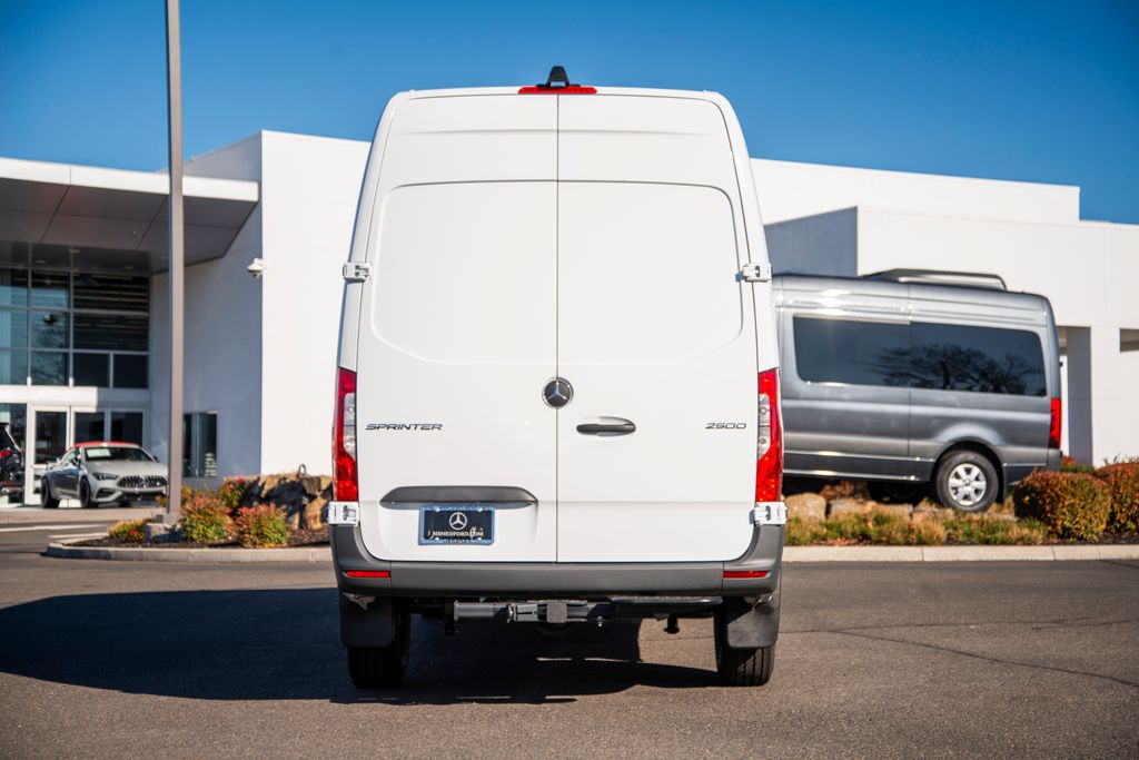 Thumbnail: 2026 Mercedes-Benz Sprinter - 4