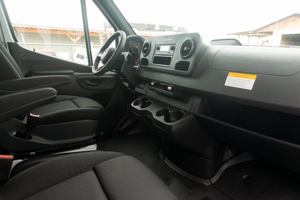 Thumbnail: 2025 Mercedes-Benz Sprinter - 31