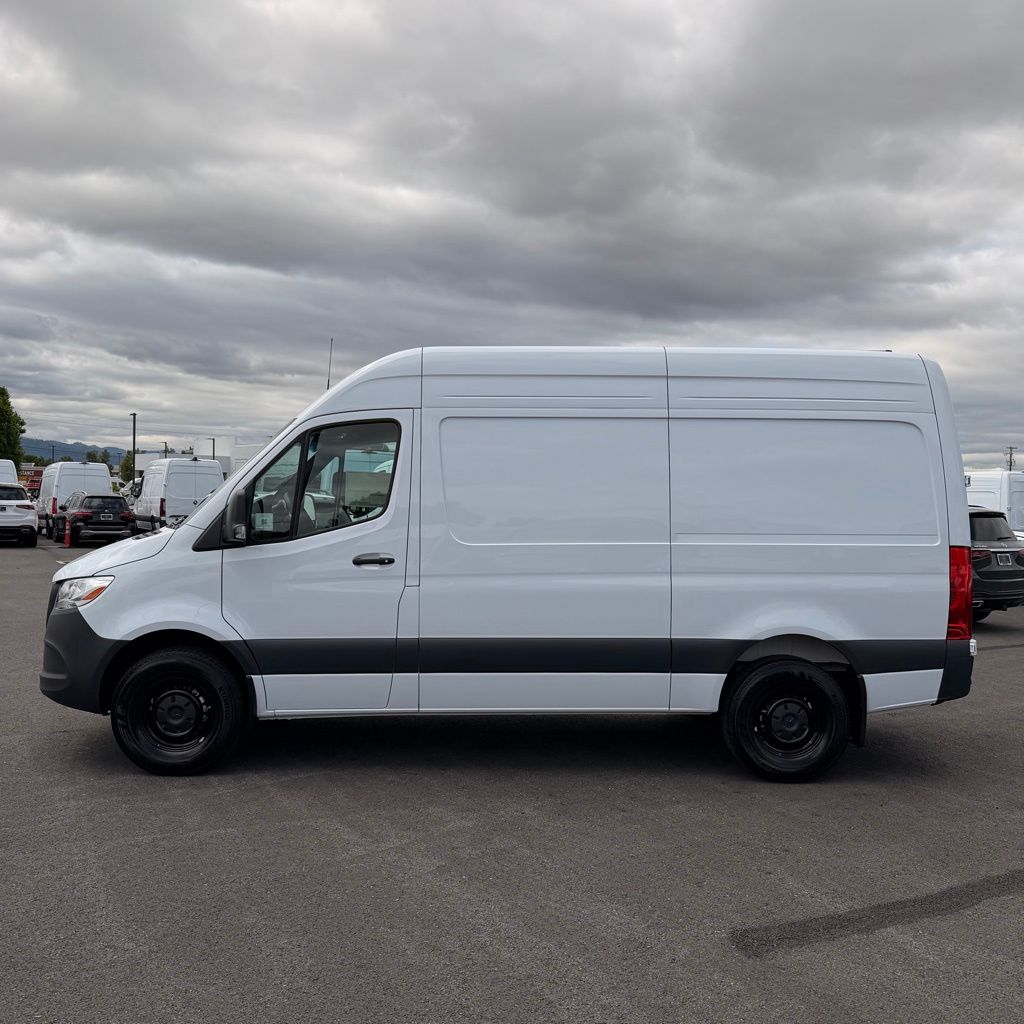Thumbnail: 2026 Mercedes-Benz Sprinter - 3