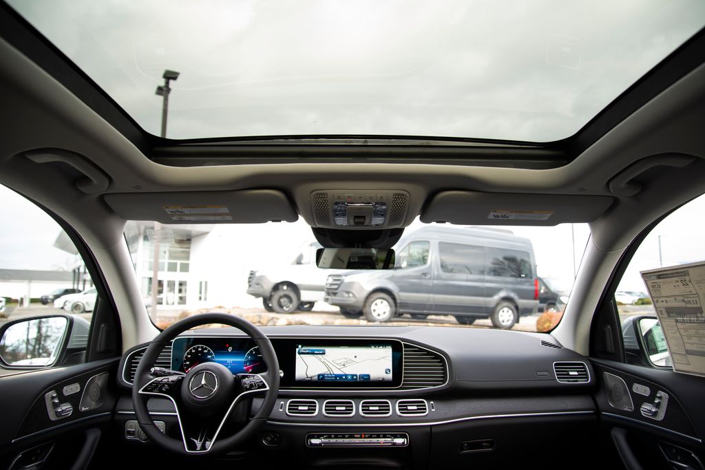 Thumbnail: 2026 Mercedes-Benz GLE - 16