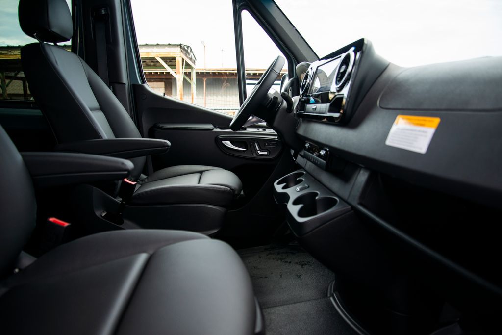 Thumbnail: 2026 Mercedes-Benz Sprinter - 15