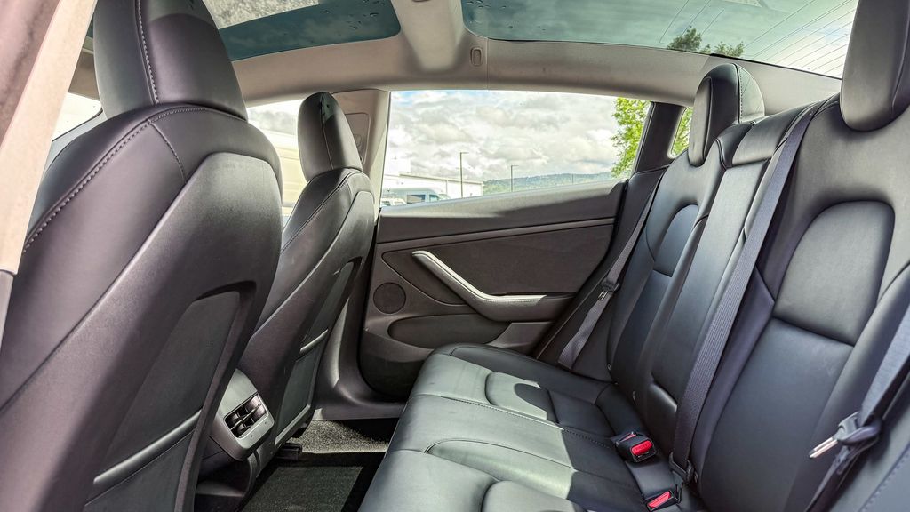 Thumbnail: 2023 Tesla Model 3 - 17