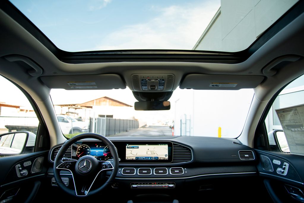 Thumbnail: 2026 Mercedes-Benz GLE - 16