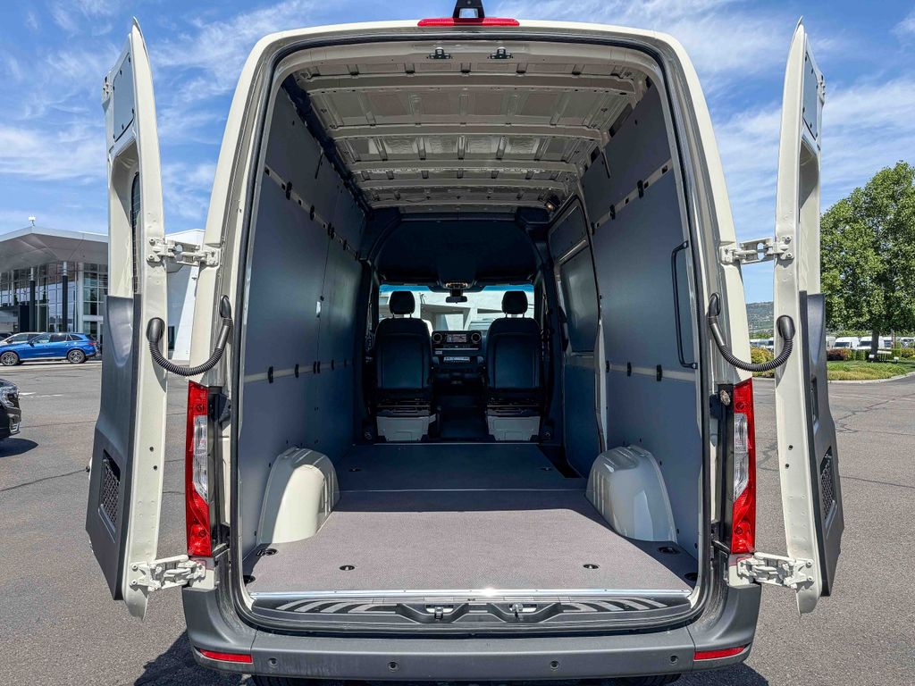 Thumbnail: 2026 Mercedes-Benz Sprinter - 27