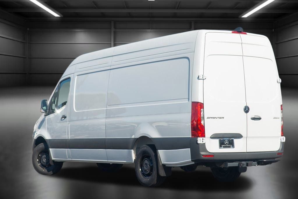 Thumbnail: 2025 Mercedes-Benz Sprinter - 10