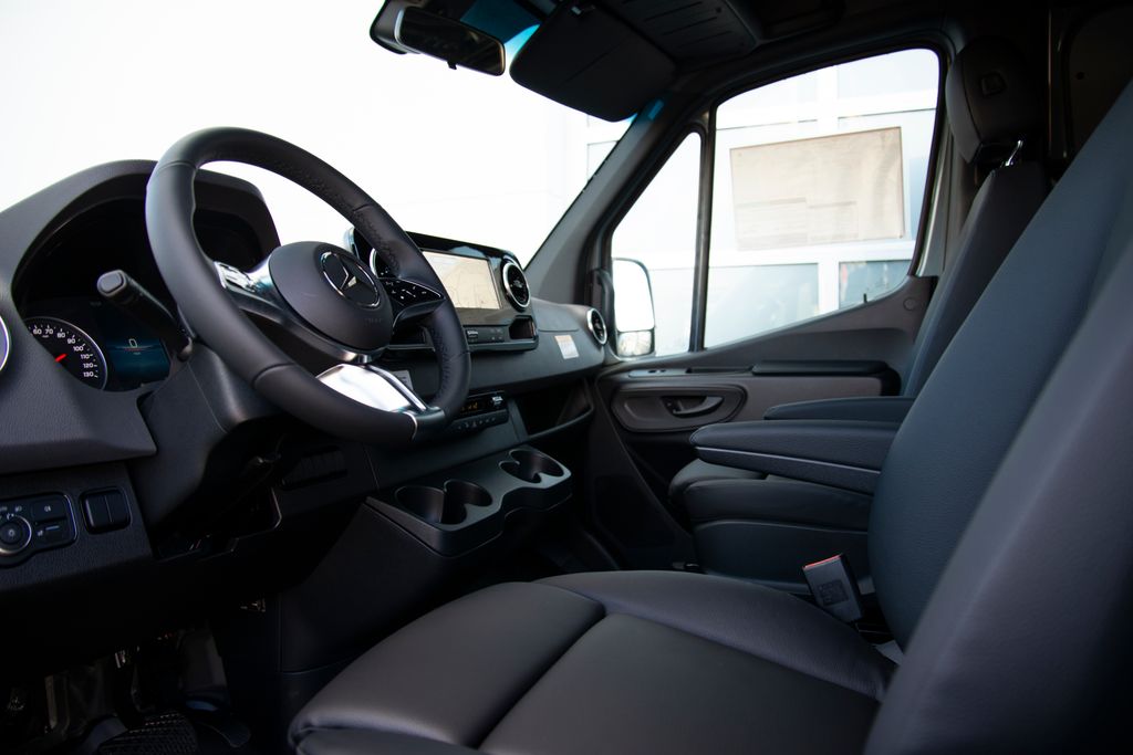Thumbnail: 2026 Mercedes-Benz Sprinter - 11
