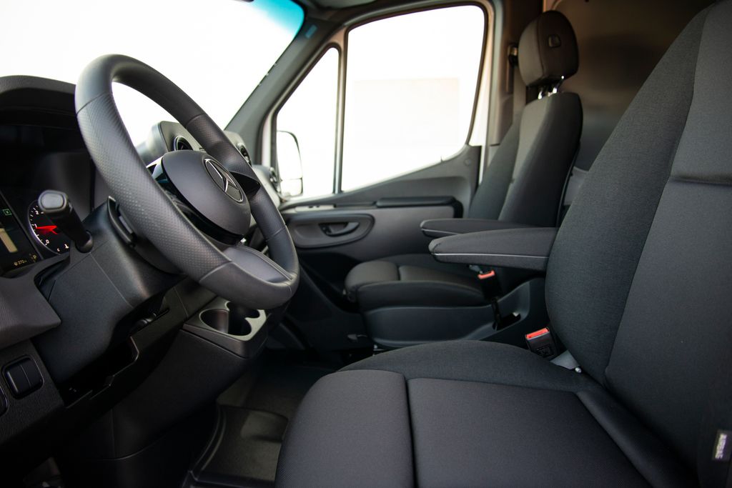 Thumbnail: 2026 Mercedes-Benz Sprinter - 12